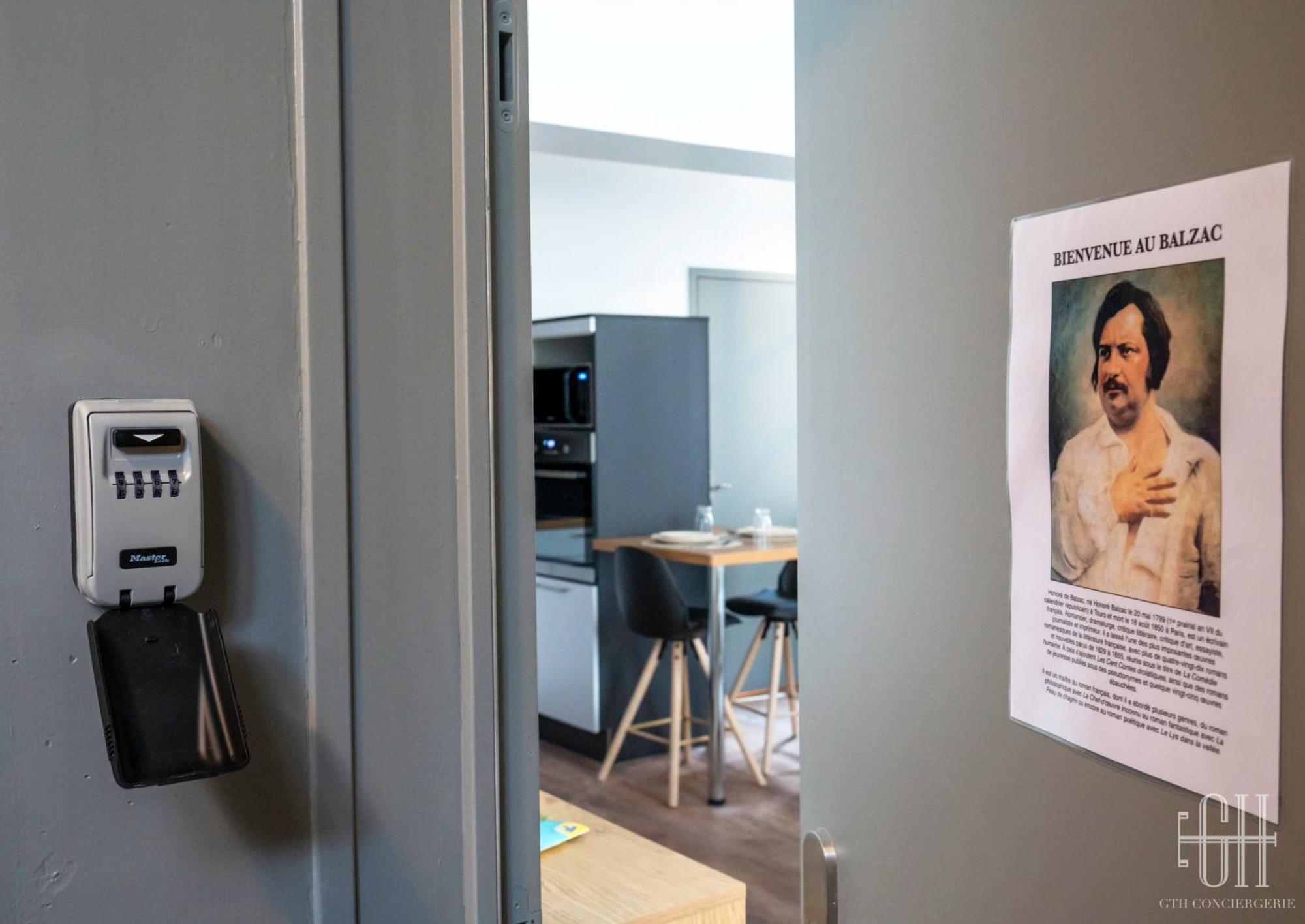 Le Balzac / Colbert - Bord De Loire Apartment Тур Екстериор снимка
